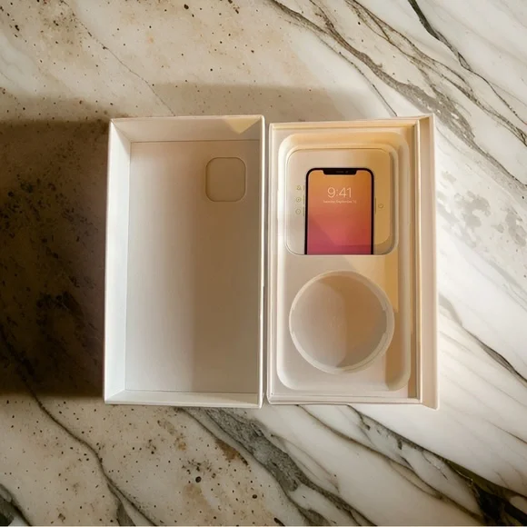 Empty Apple iPhone 11 Box (No Device or Accessories) - Picture 2 of 4